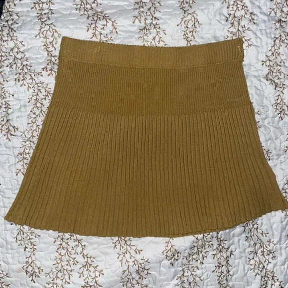 NWT Aerie Take Charge Wool Blend Ribbed Sweater Knit Mini Skirt in Golden Honey - Picture 2 of 8